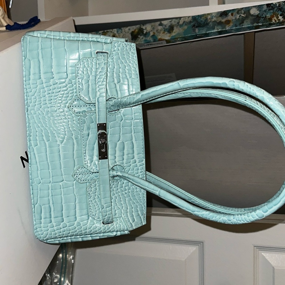 Never used faux croc 🐊 light blue over the shoulder purse 👜 w shoulder strap